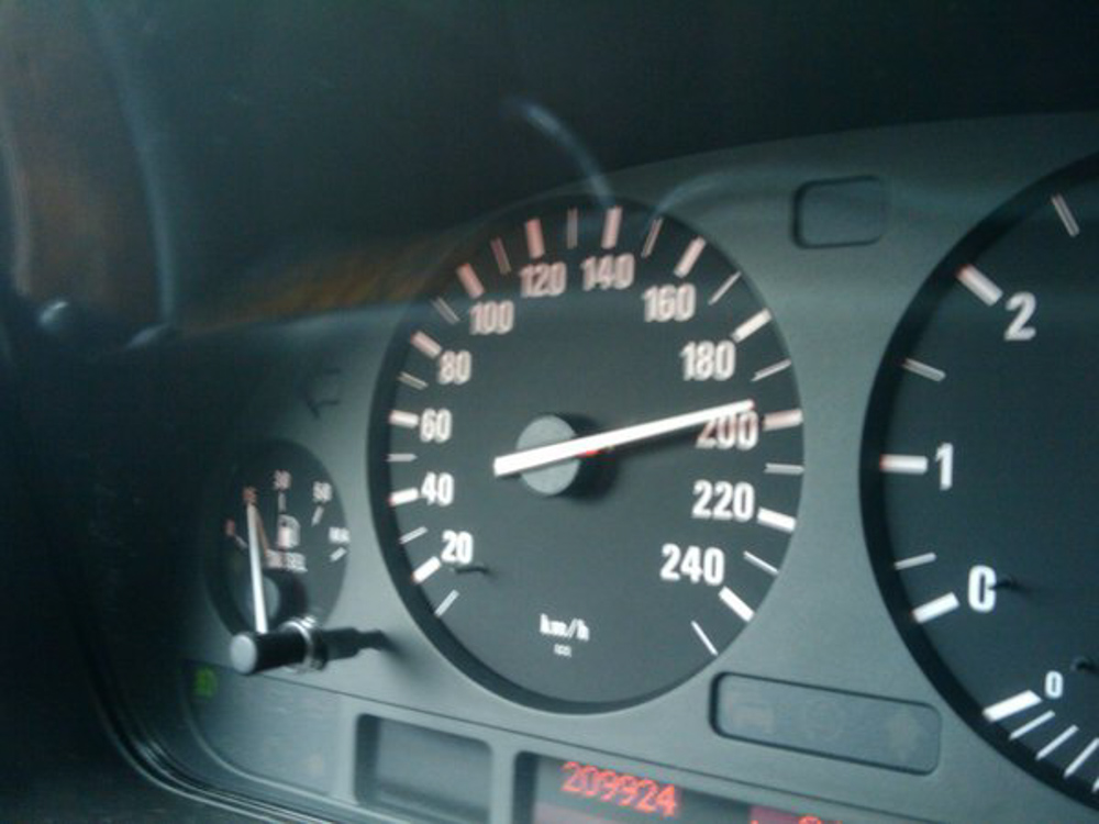 A speedometer showing a speed of almost 200km/h