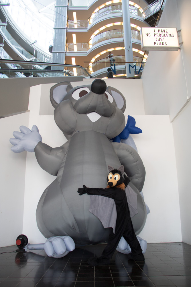 [Baseball](https://twitter.com/BaseballTheBat) hugging a 5 meter tall inflatable Mausie.