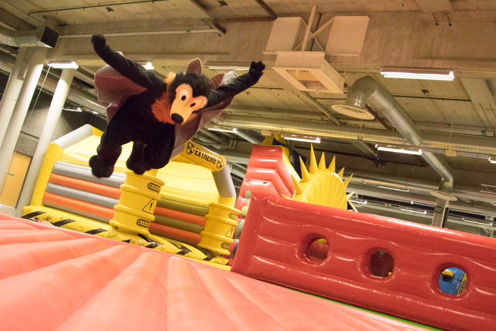 [Baseball](https://twitter.com/BaseballTheBat) in mid-air on a bouncy castle